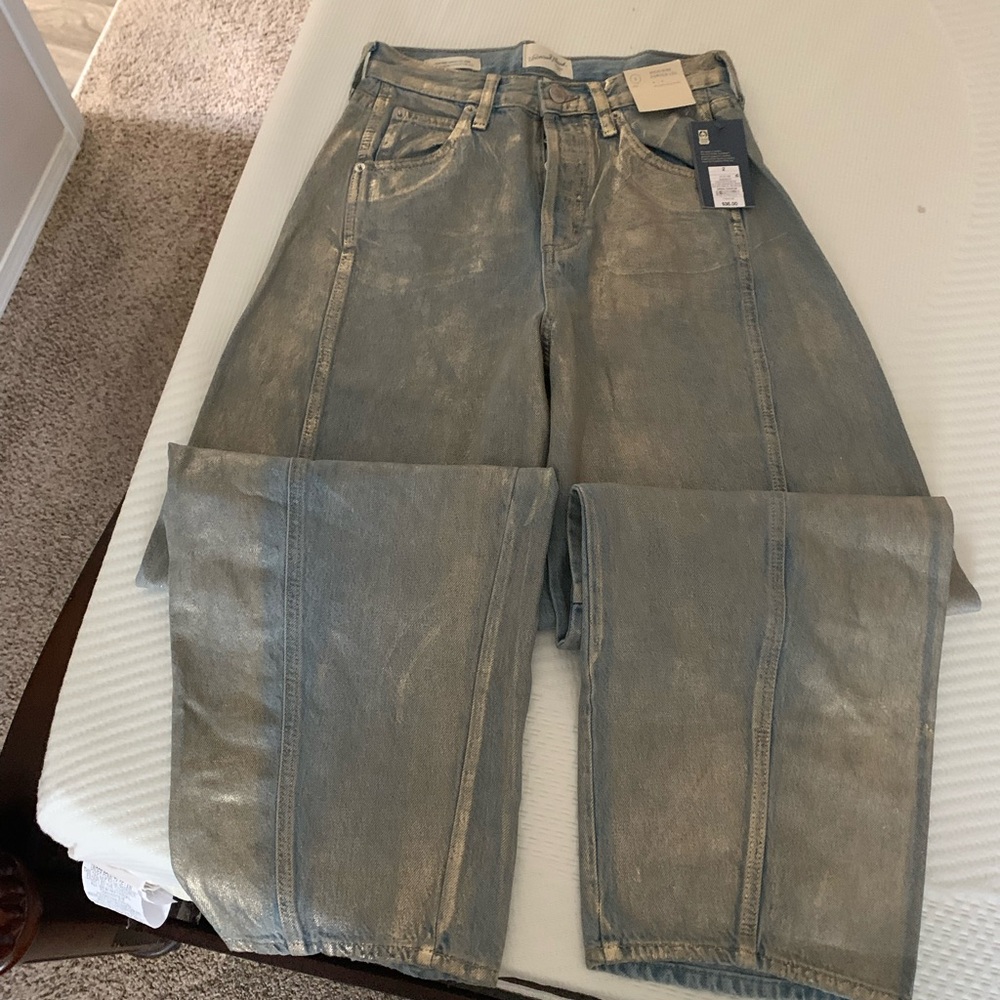 Universal Threads Metallic Barrel Leg Jeans size 2 Regular 
new with tags